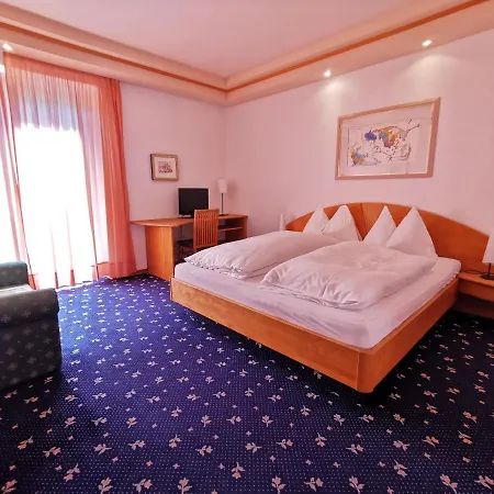 Burgleitenhof מלון 3*