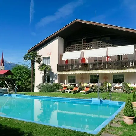 Burgleitenhof 3*